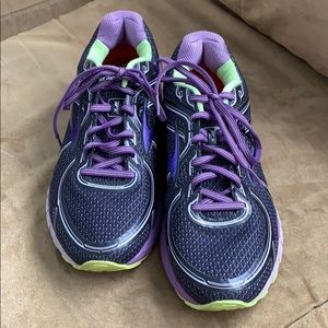 Brooks GTS 16 Edition Womens Running Shoe 9W